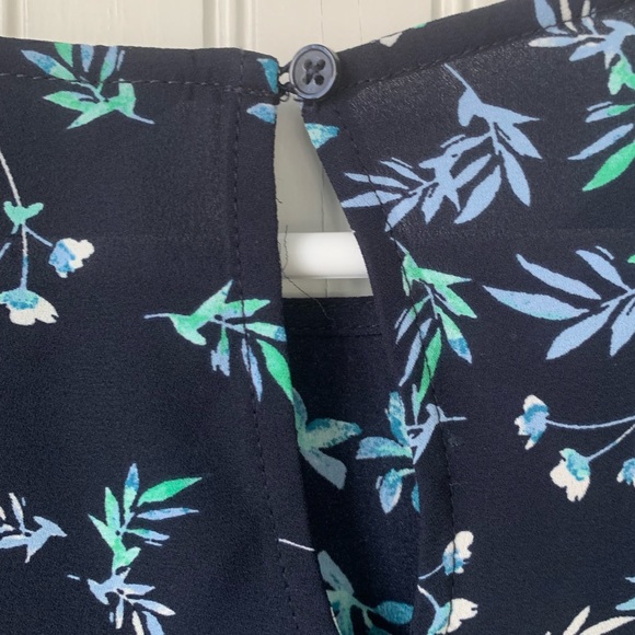 Banana Republic (Small) Round Neck, Belled Short Sleeves; Navy Blue w/flowers - Picture 5 of 6